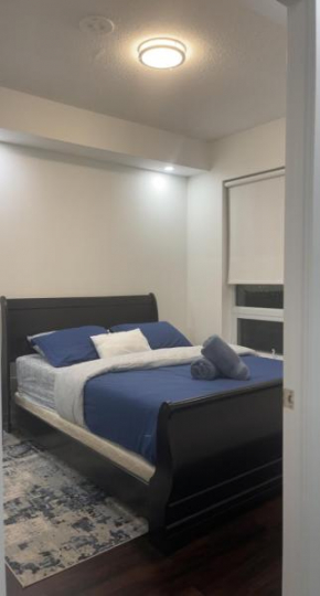 Luxury Condo with city skyline views - Mins to YYZ
